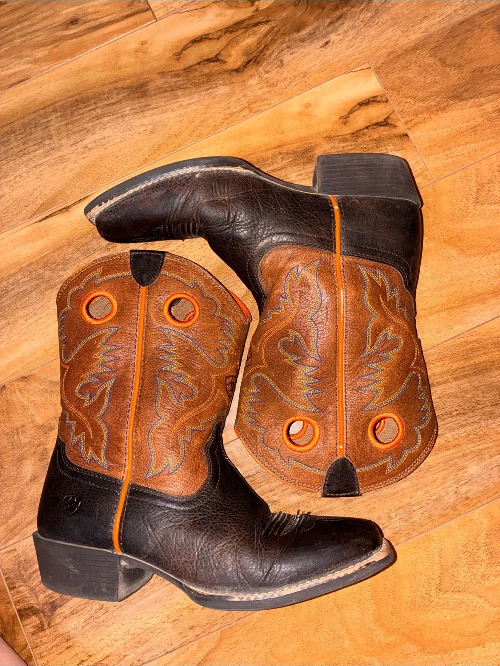 Ariat Boy’s Heritage Roughstock Cowboy Boots - size 4